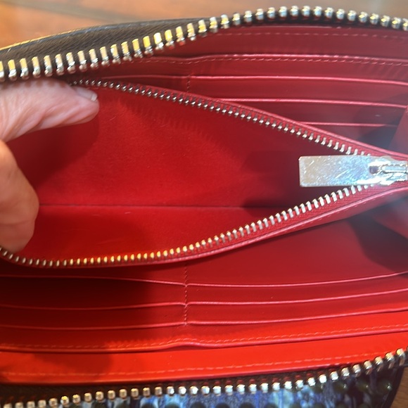 EUC Beautiful Christian Louboutin wallet. - Picture 10 of 15